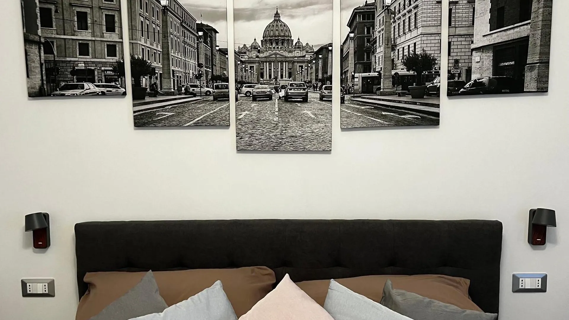 Love4Rome Guest House contacts